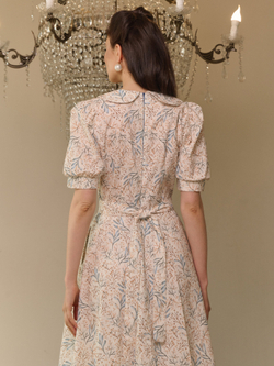 Платье с отложным воротником