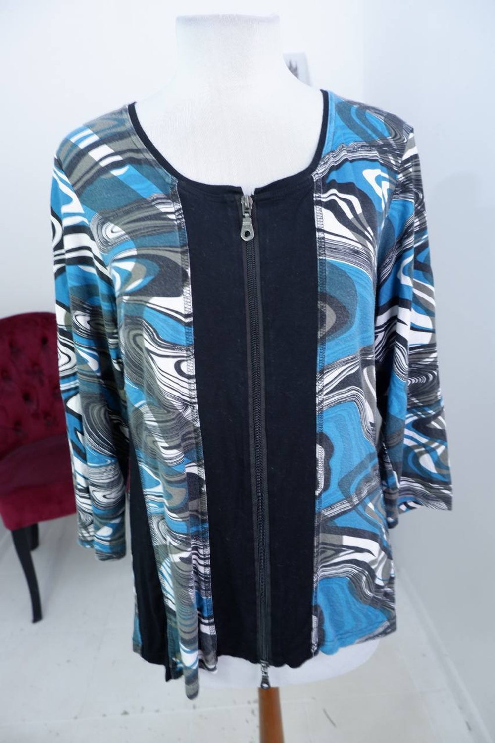 Блузка на молнии, визуально на 52 размер