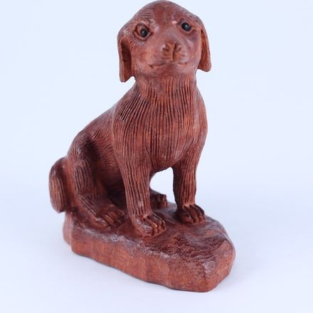 Нэцкэ Собака на подставке 2