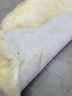 Шкура коврик меховой прикроватный овчина, 120х65 см.