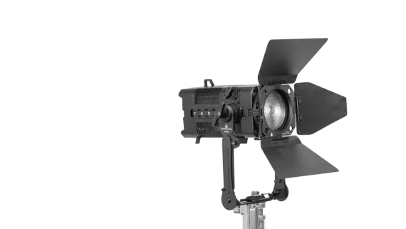 Комплект: прожектор AF80 PlutoFresnel и аксессуары в кейсе 
1 прожектор AF80 PlutoFresnel, линза Фре