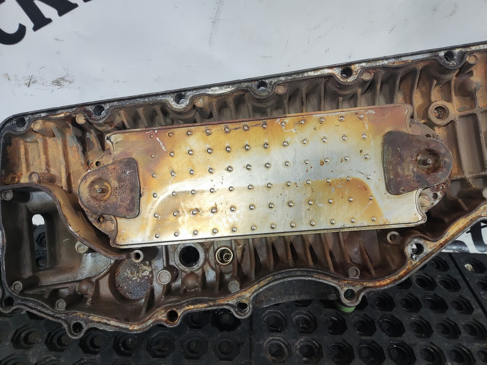 Крышка масляного радиатора