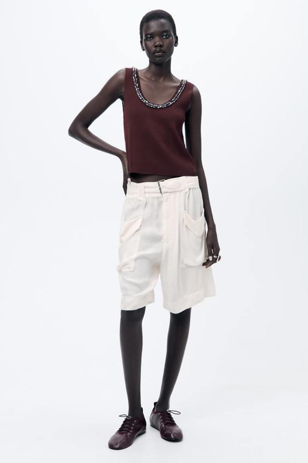 ZARA ОДНОТОННЫЙ ТРИКОТАЖНЫЙ ТОП СО СТРАЗАМИ, ЦВЕТ БУРГУНДСКОГО ВИНА