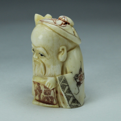 Нэцкэ Шоусин в шапочке и иероглиф счастье