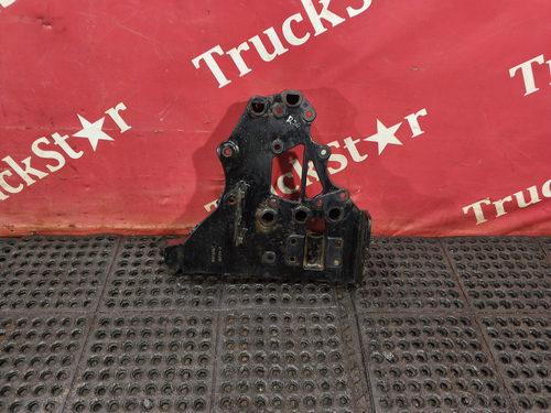 Кронштейн буксировочный правый