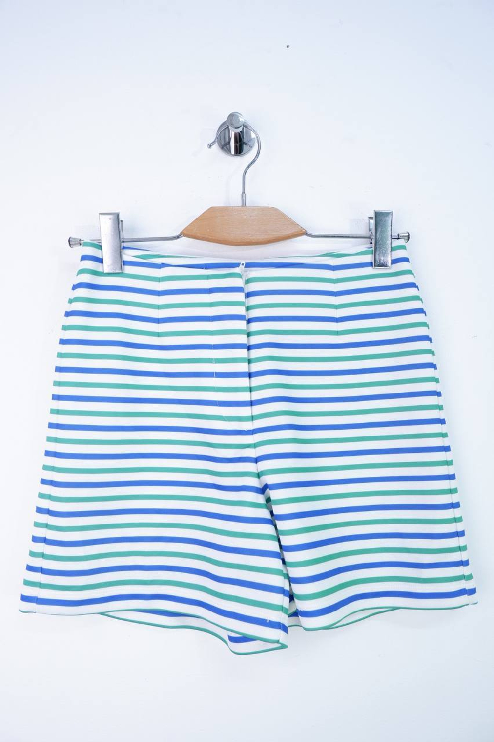 Шорты SH Collection в яркую полоску, маркировка XS, визуально на 42 размер