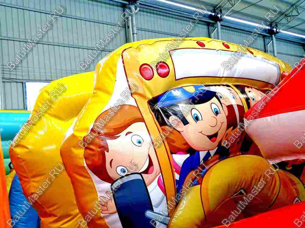 Надувной батут "Школьный автобус"