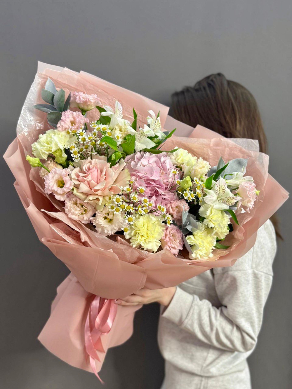 Авторский букет в кремовой гамме