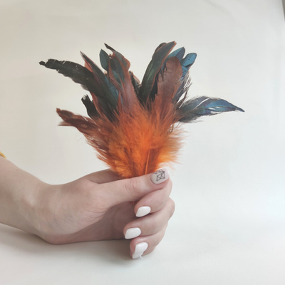 Перья петуха оранжевые двухцветные 2 сорт 20 шт.