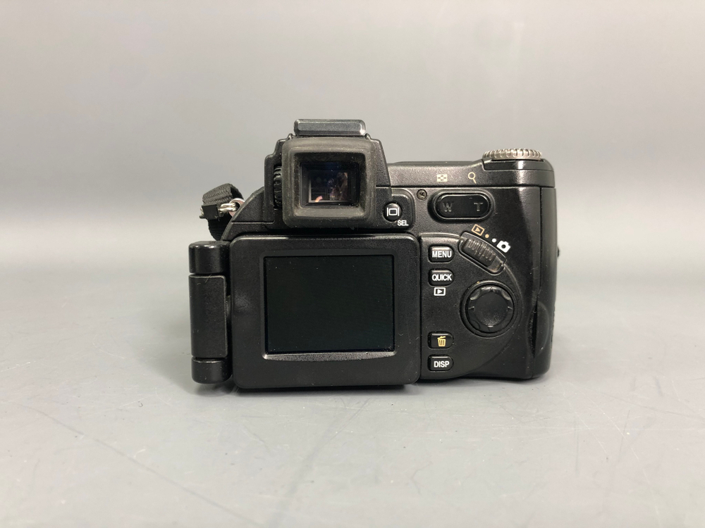 Nikon Coolpix 8700