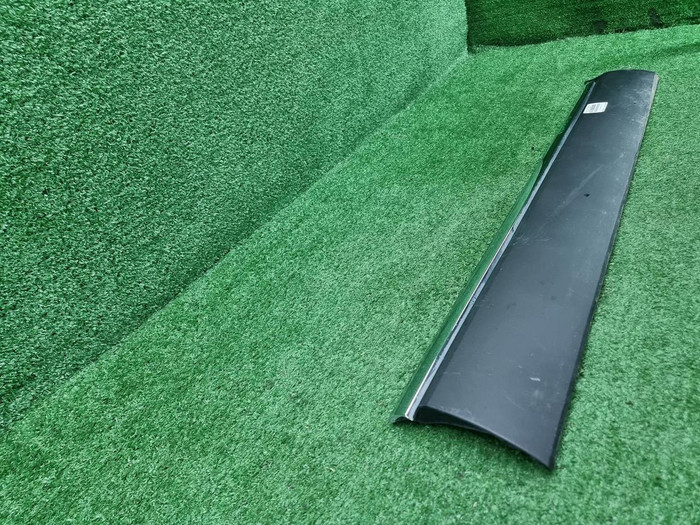 Накладка двери передняя правая Hongqi HS5 (19-нв)