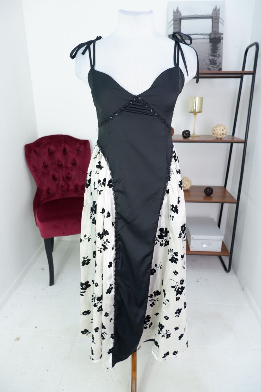 Платье изящное 42-44 размер