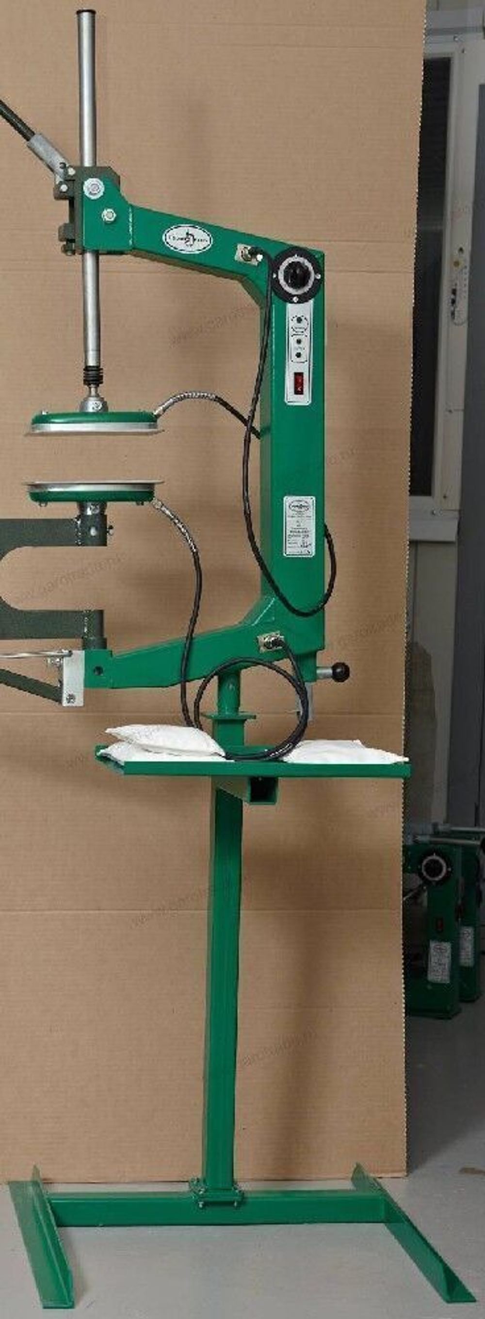 Стойка для установки вулканизатора