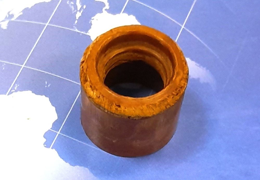 BG-94100 Изолятор / Изолирующая втулка, предназначен для использования в качестве расходной части в ручных сварочных горелках MIG/MAG серии RU-500 / RU-600