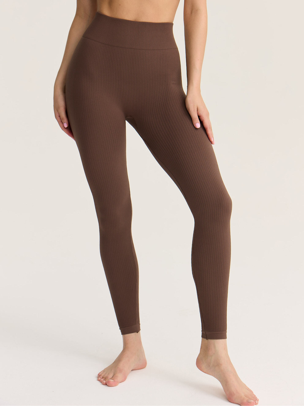 Бесшовные легинсы с высокой посадкой в рубчик