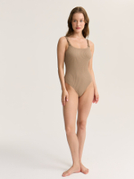 Слитный купальник с открытой спиной