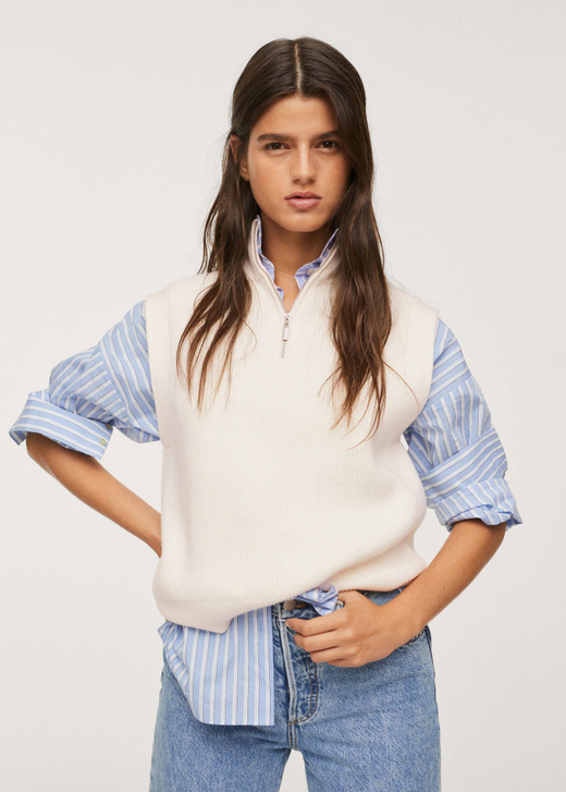 Жилет из трикотажа в рубчик