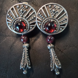 Серьги "Луннички с камнями и привесками".