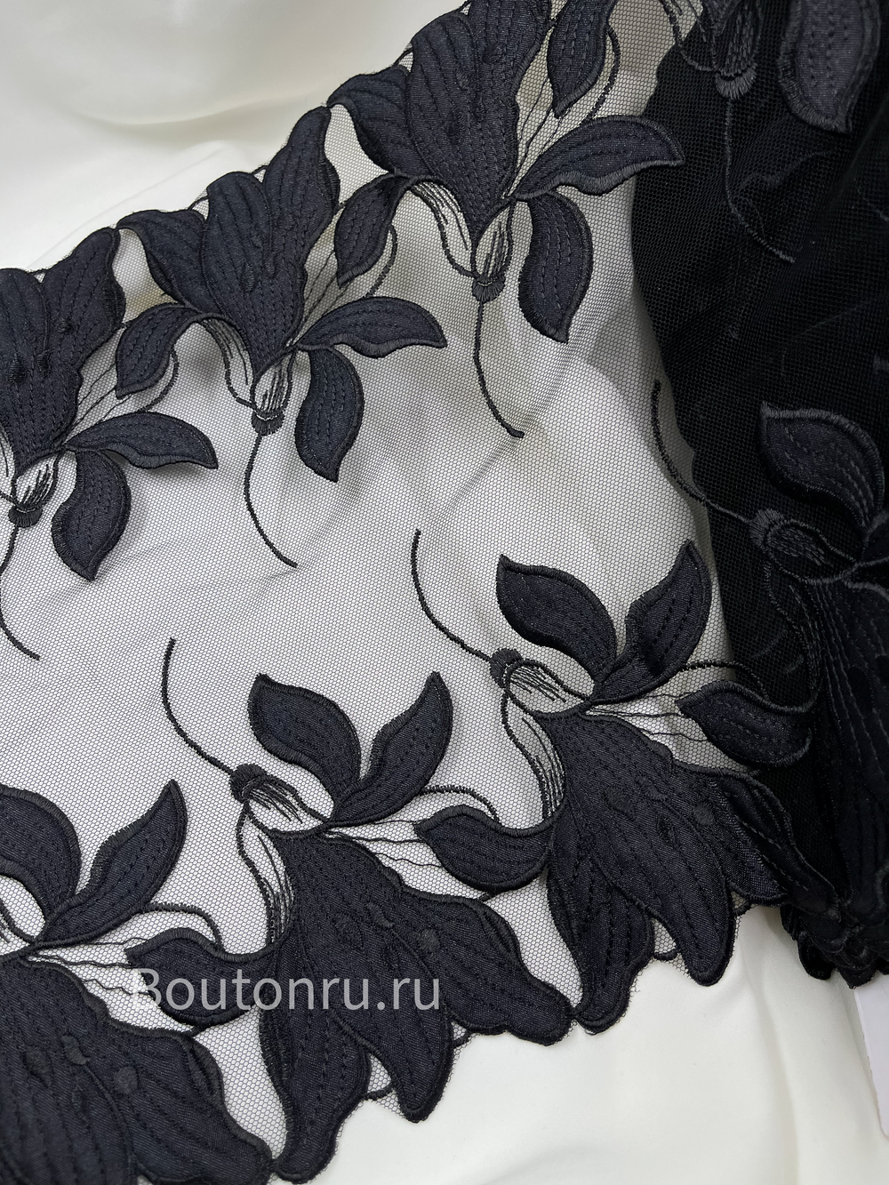Кружево черное с вышитыми цветами "Лилии" 260 мм