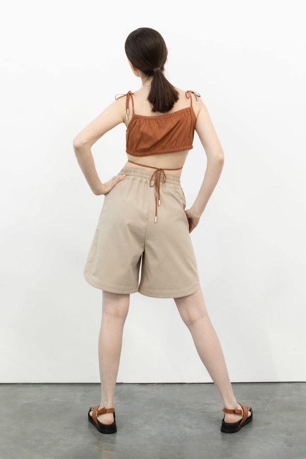 Шорты  с фигурным низом