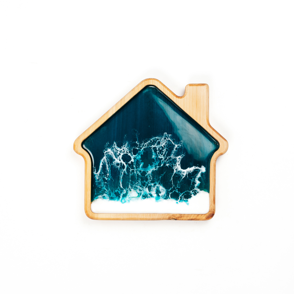 Деревянная менажница из кедра с эпоксидной смолой