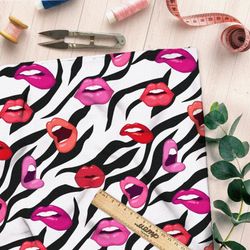 Ткань шифон выразительные губы