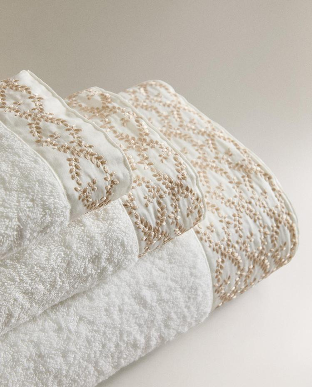 ZARA HOME БАННОЕ ПОЛОТЕНЦЕ С КОНТРАСТНЫМ КРАЕМ, ЗОЛОТОЙ