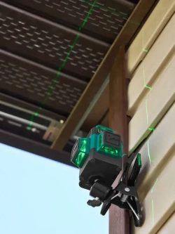 Rokodil / Компактный лазерный уровень 3D, зеленый луч SHARP / RAY AIR, 12 линий, самовыравнивание, аккумулятор на 10 ч, дальность 30 м, максимальная комплектация с пультом и креплением-прищепкой