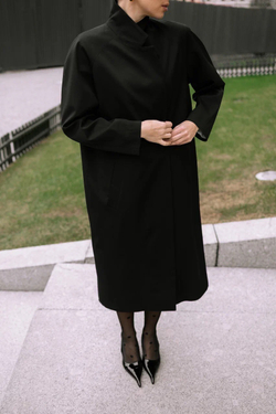 Чёрный двубортный тренч