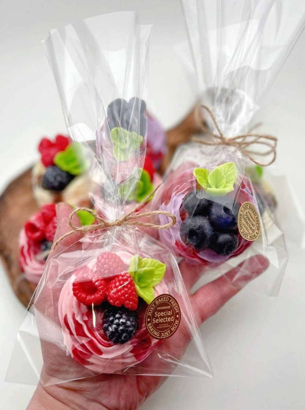 Подарочное мыло «Безе с ягодами» Magic Benefit Soap