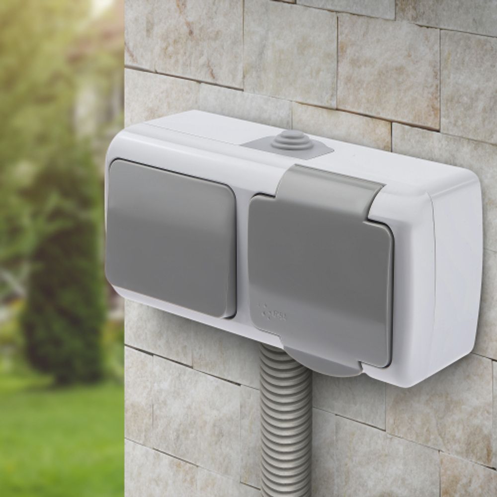 Блок розетка с выключателем Intro Atlantic 5-701-03 одноклавишным 2P+E 10-16А-250В гориз. открытой установки IP54 серый | Intro