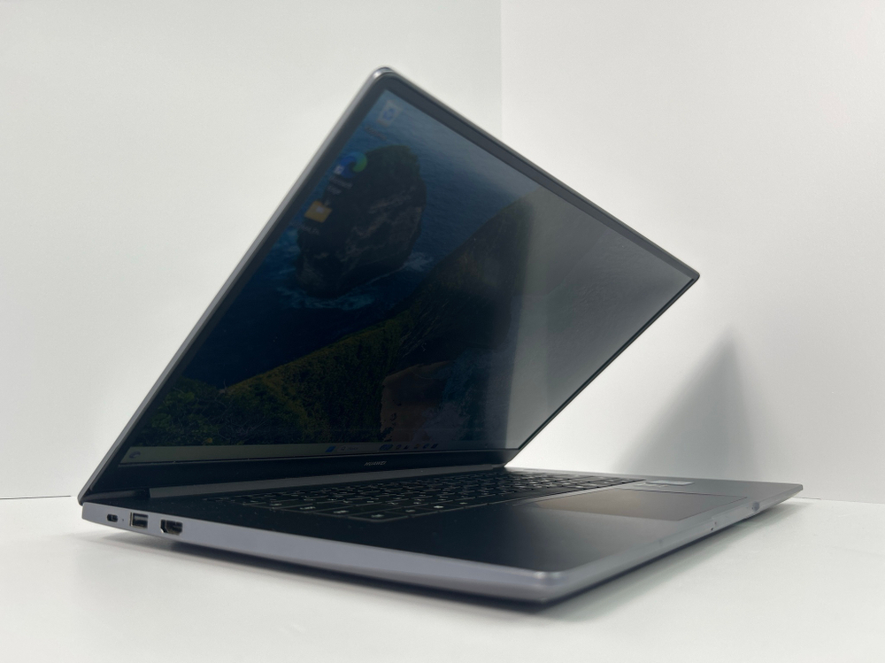 Ноутбук HUAWEI MateBook D15 Boh-WAQ9R 15.6"/AMD Ryzen 5 3500U/RAM 8GB/SSD 256GB/AMD Radeon Vega 8/1920*1080/IPS/Windows11/Подсветка кл-ры: нет/серый. Состояние: B2