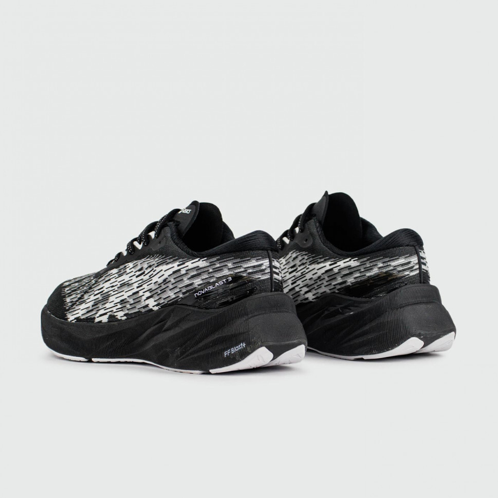 кроссовки Asics Novoblast 3 TR Black Wh.
