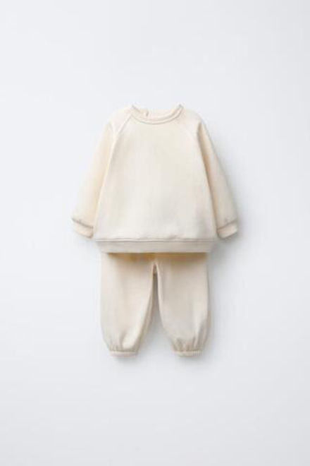 ZARA БАЗОВЫЙ КОМПЛЕКТ ИЗ ТОЛСТОВКИ И БРЮК-ДЖОГГЕРОВ, ЭКРЮ