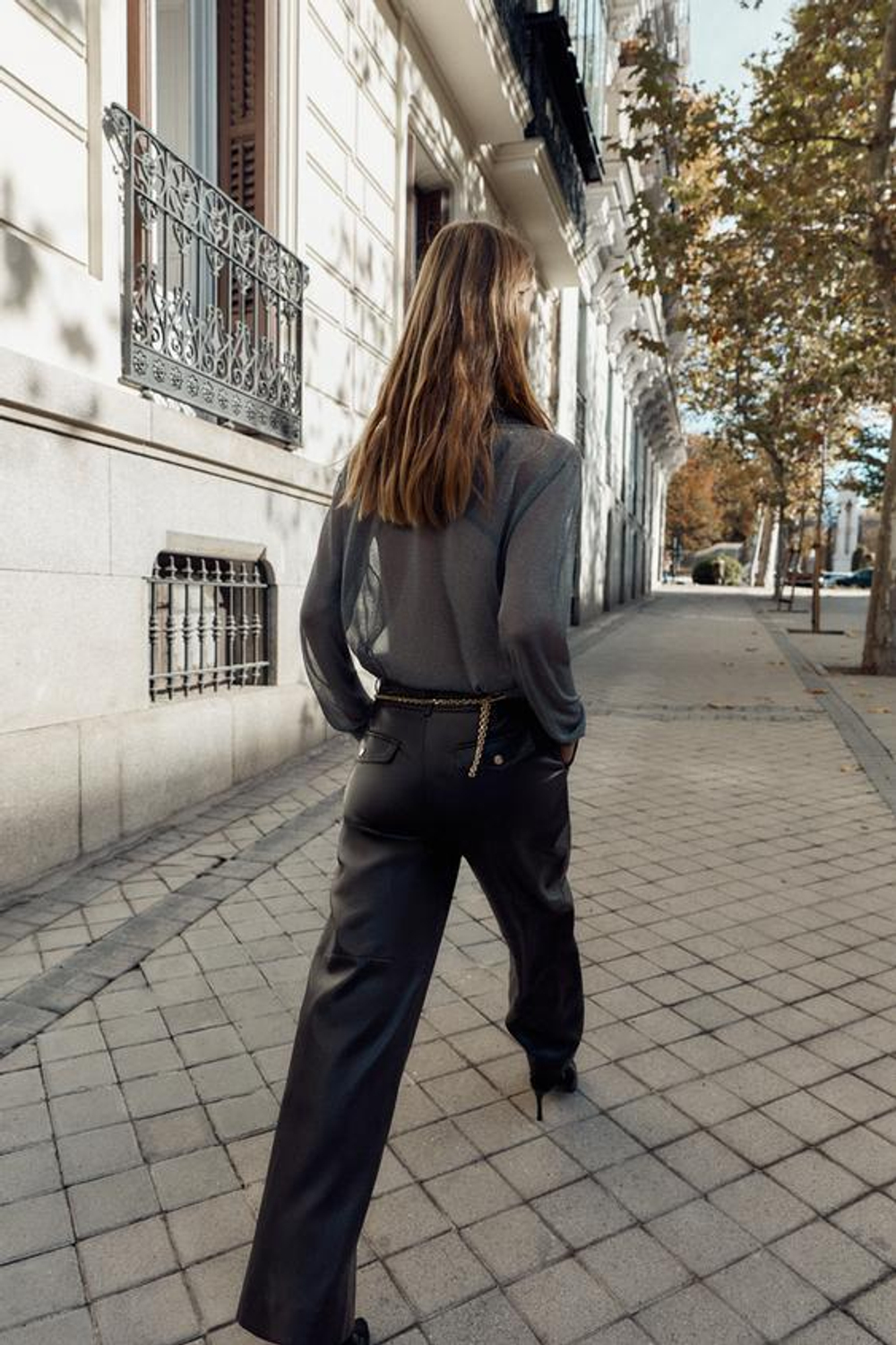 ZARA БРЮКИ ПРЯМОГО КРОЯ ИЗ ИСКУССТВЕННОЙ КОЖИ, КОРИЧНЕВЫЙ