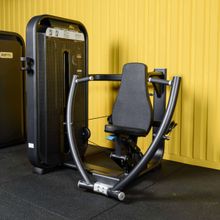 E7008 Жим от груди вертикальный. Стек 135 кг