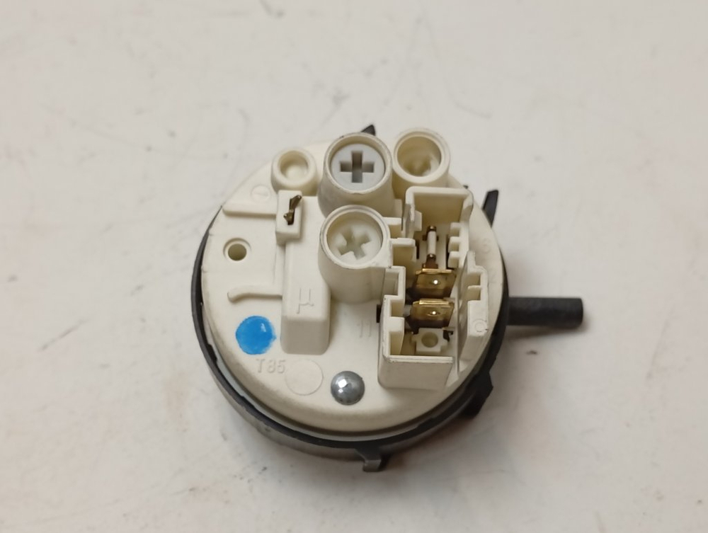 AWS61012 кт61 Датчик уровня воды для стиральной машины Whirlpool 461971402451 б/у