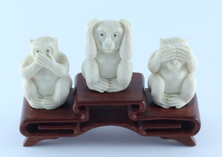 Сет нэцкэ Три обезьяны из бивня мамонта - Самбики но сару