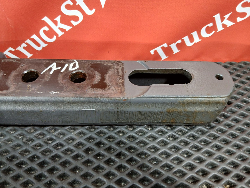 Кронштейн глушителя передний