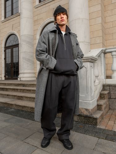 Графитовые спортивные брюки с защипами Laine