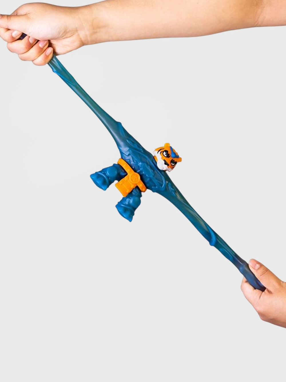 Фигурка GooJitZu Смэш Страйкерс тянущаяся 42838