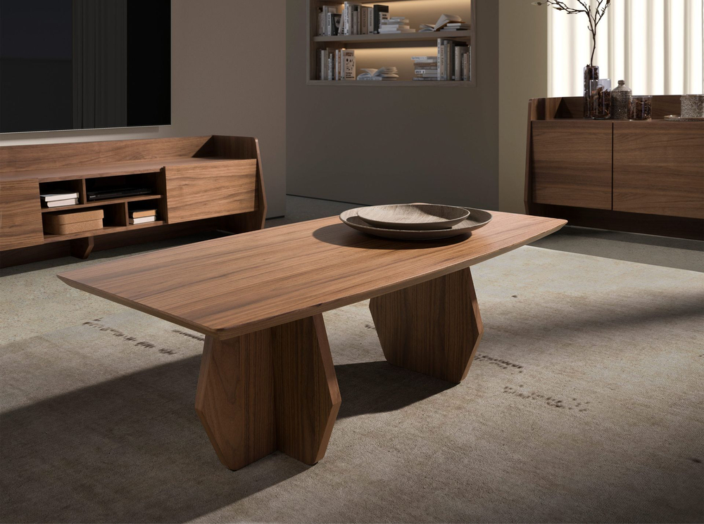 Журнальный столик из орехового дерева 2142