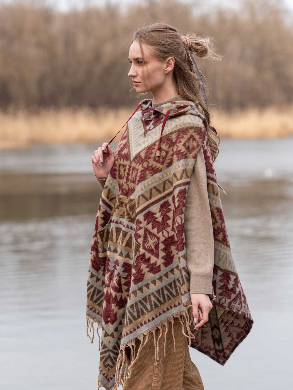 Пончо женское шерстяное с орнаментом