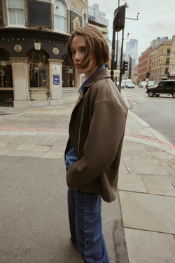 ZARA КУРТКА-КОСУХА ИЗ ИСКУССТВЕННОЙ ЗАМШИ, ХАКИ