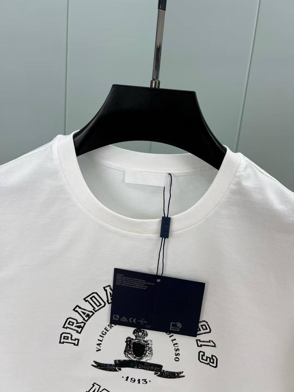Футболка Prada