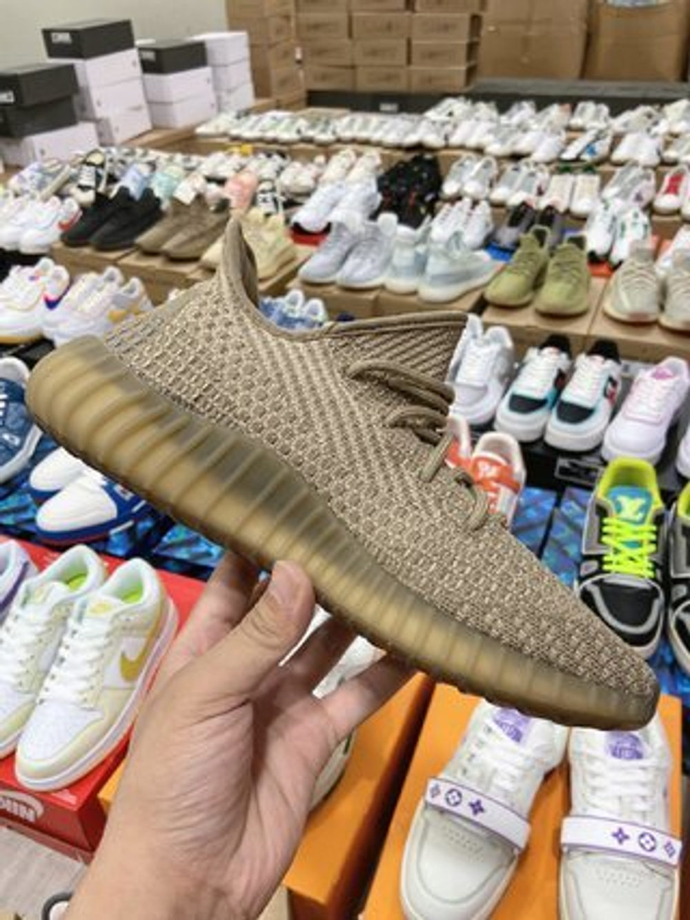 Купить в Москве кроссовки  adidas Yeezy Boost 350 V2