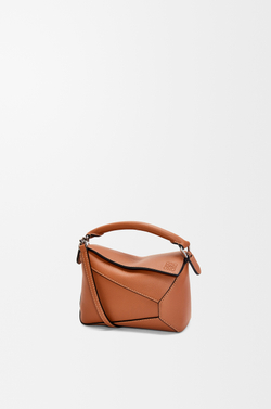 Loewe Мини-сумка Puzzle Edge из классической телячьей кожи, коричневый