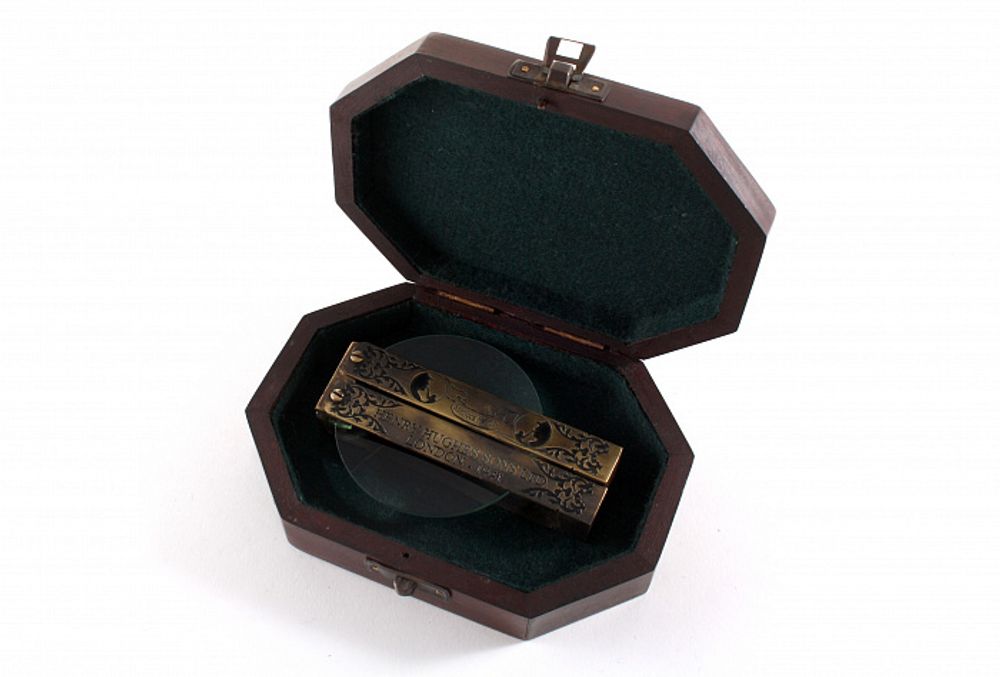 Складная лупа в деревянной коробке