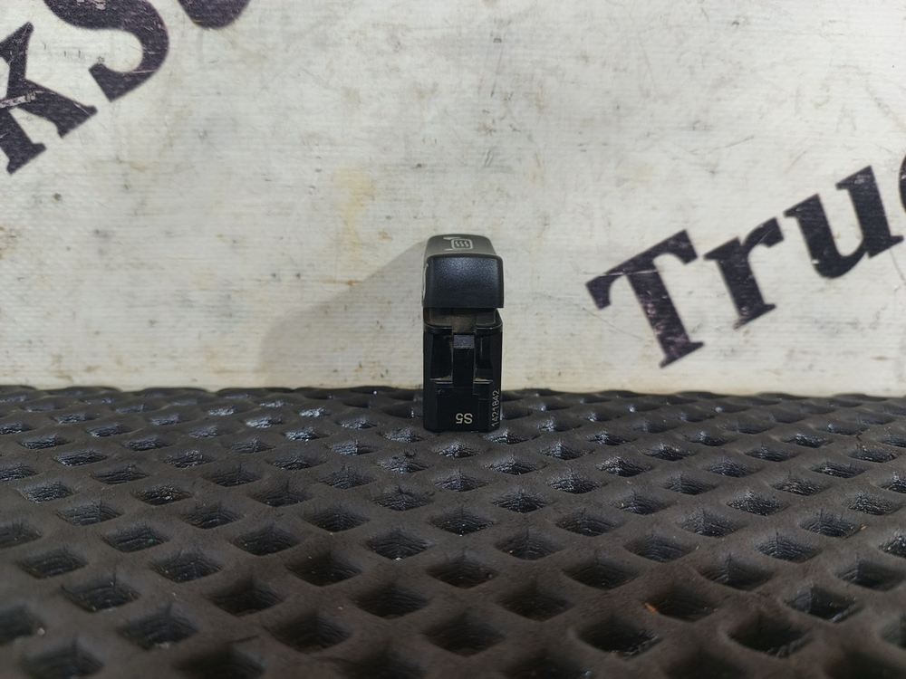 Кнопка обогрева зеркал