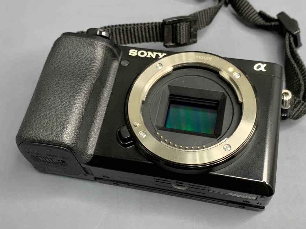 Sony A6100 kit 16-50mm 11.000 кадров